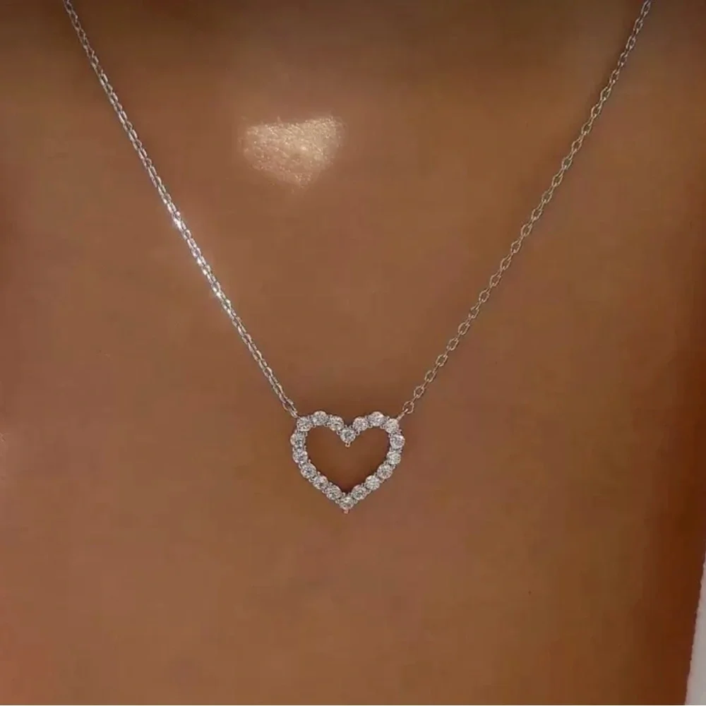 Silver Tine Rhinestone Heart Necklace‎